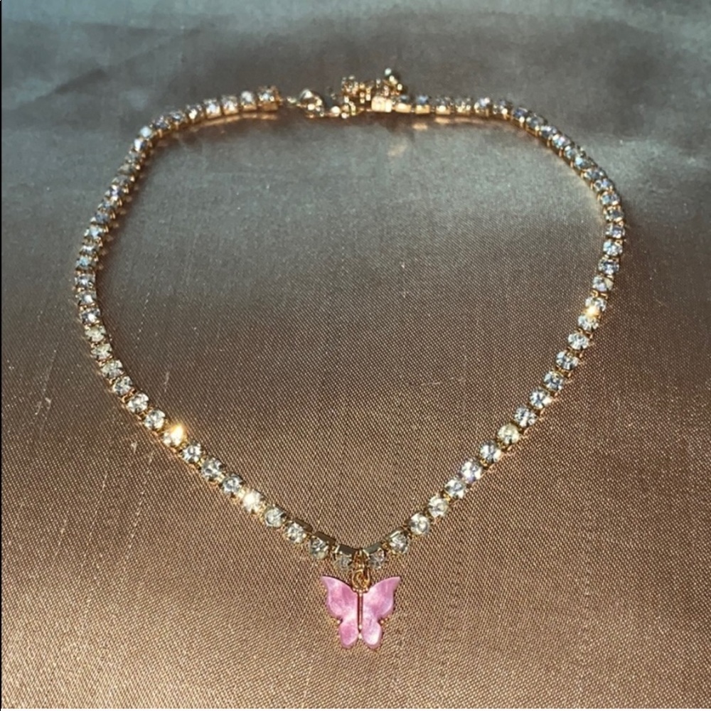 Butterfly rhinestone choker💗